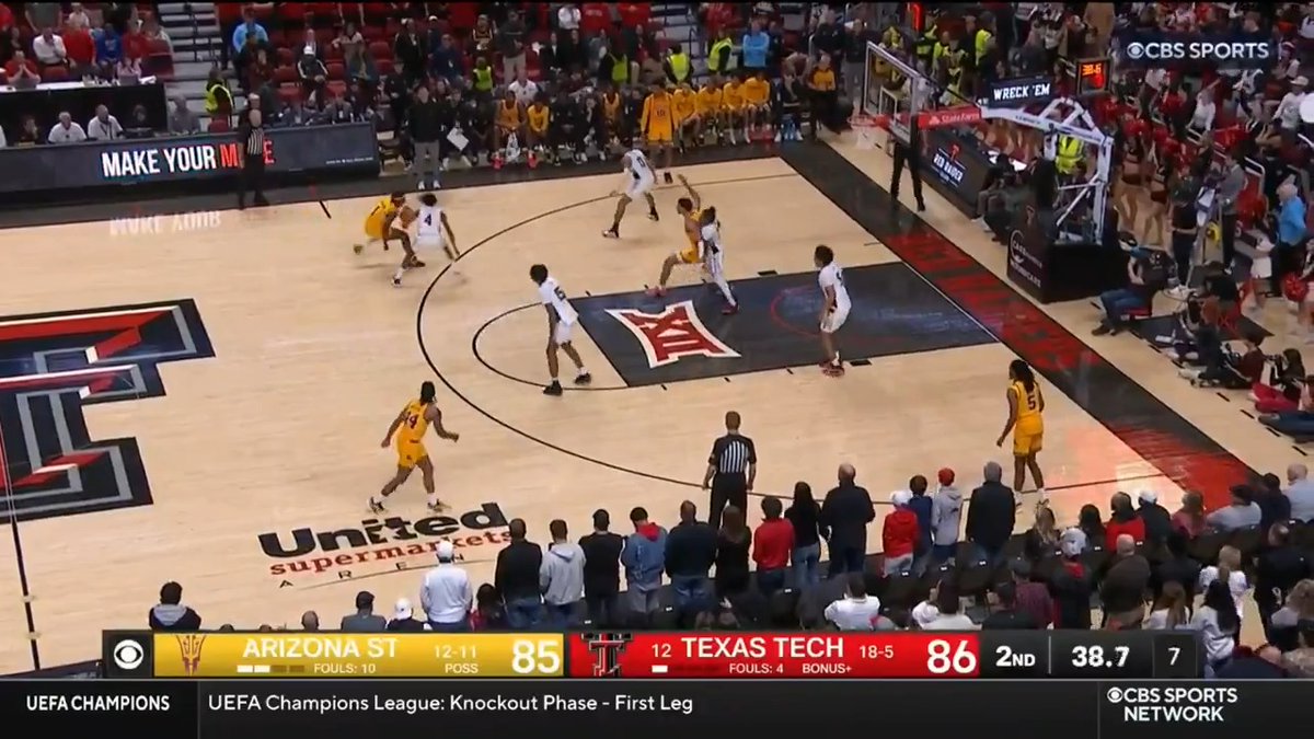 BACK AND FORTH WE GO IN LUBBOCK 🔥 (via CBS Sports College Basketball 🏀)