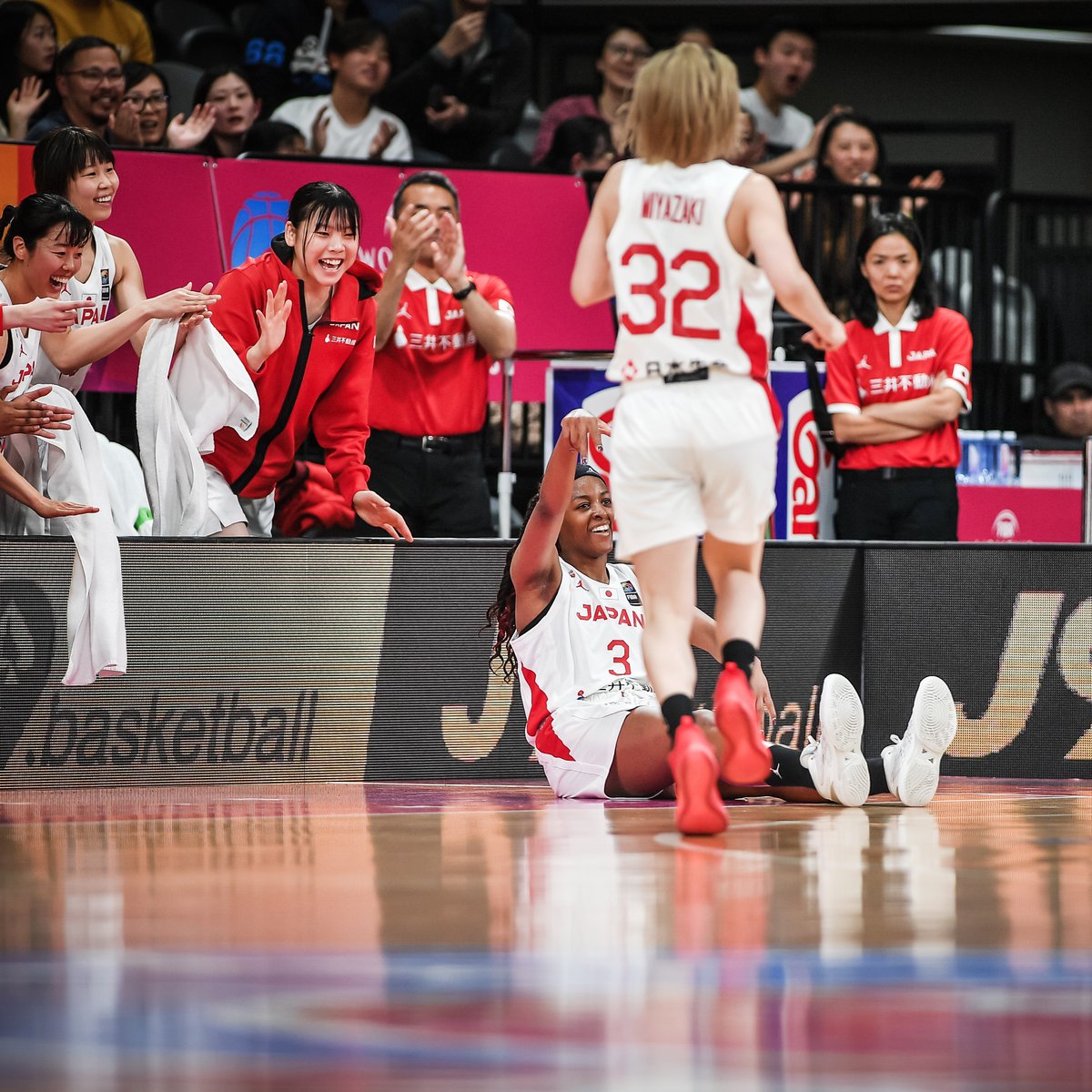 That's 3+1 for #AkatsukiJapan's No. 3 🪣 #AsiaCupWomen | バスケットボール日本代表