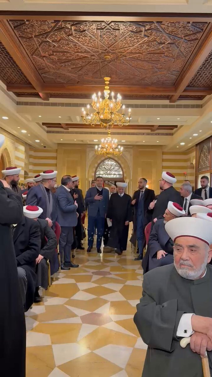 الرئيس #سعد_الحريري ترافقه السيدة بهية الحريري، يستقبل المفتي دربان على رأس وفد كبير من المفتيين والمشايخ ✨