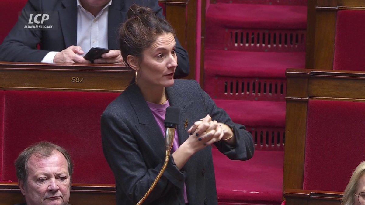 Justice des mineurs : "Arrêtez d'instrumentaliser les drames. Ça n'est pas digne", implore Elsa Faucillon. Le groupe Gauche démocrate et républicaine votera contre la proposition de loi de Gabriel Attal. #DirectAN