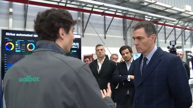 Hoy he visitado las instalaciones de Wallbox España, empresa puntera en soluciones de carga de vehículos eléctricos y gestión de energía. Compartimos la apuesta por una movilidad sostenible que reafirme el liderazgo de España en la transición ecológica y nos sitúe a la vanguardia del sector. Contamos con el Plan de Recuperación para reforzar nuestro compromiso y seguir atrayendo inversiones.