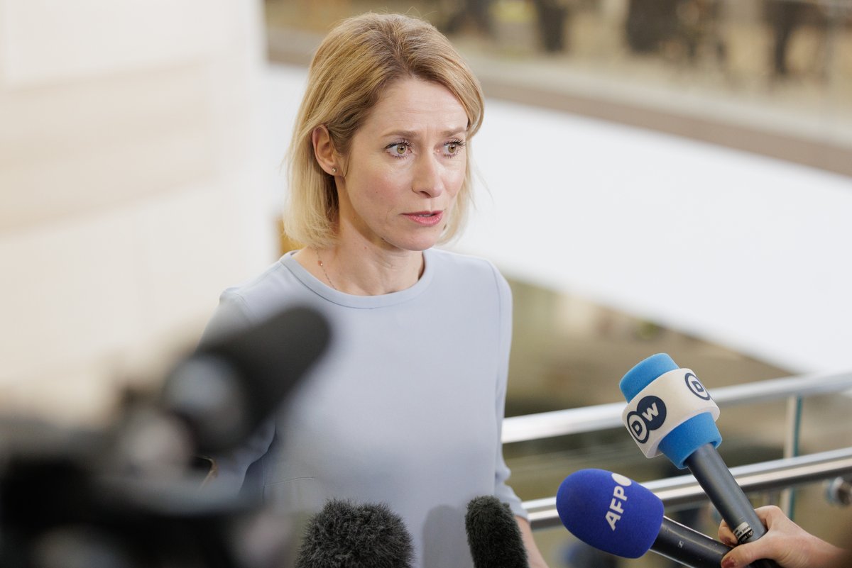 We shouldn't take anything off the table before the negotiations have even started. It is clear that any deal behind our backs will not work. You need the Europeans, you need the Ukrainians. Extract from my doorstep ahead of @nato Defence Ministers meeting ↓