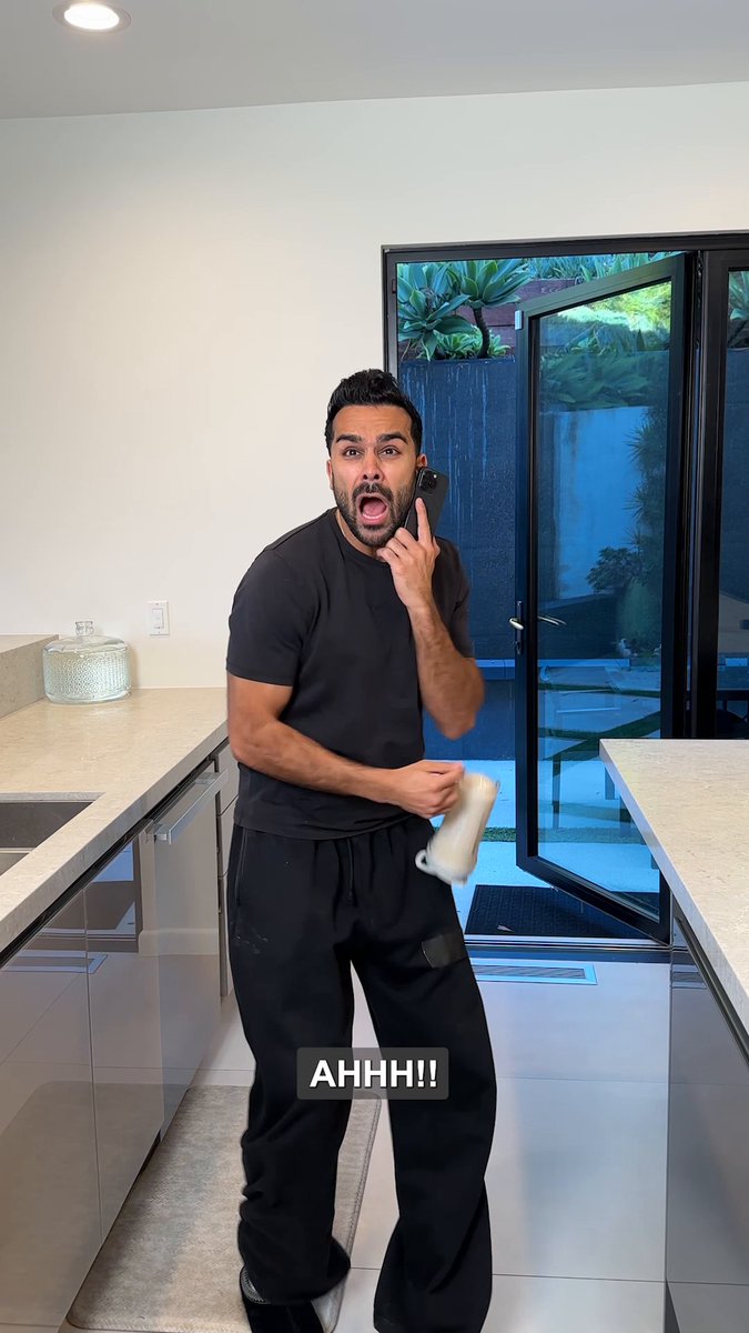 the Dream Screen tool in YouTube Shorts just bulked up with Veo 2 — and so did Fizz 😅💀 #sponsored creators can now generate high-quality video clips with #DreamScreen and turn any idea into reality. Adam W, it might be time to get your reps in