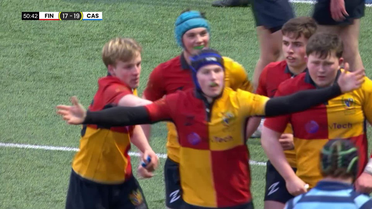 "That's as good a try as you're going to see in Schools rugby!" 🗣️ St. Fintan's HS respond with an UNBELIEVABLE try of their own as Tadhg Young produces a brilliant run 🙌 Leinster Domestic