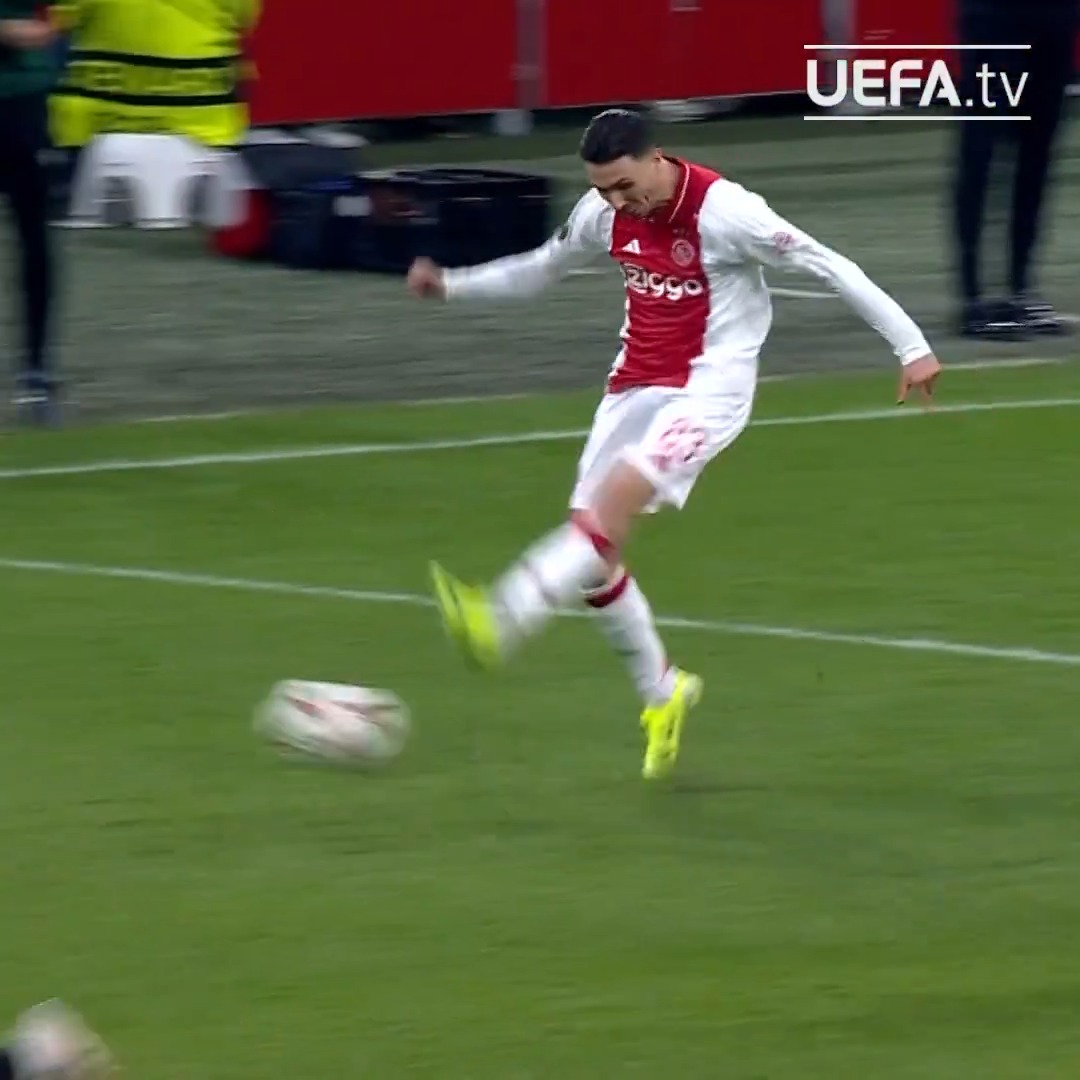 Berghuis with the trivela 🤌 AFC Ajax | #UEL