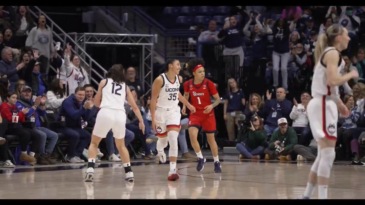 Azzi Fudd was unstoppable vs. St. John's