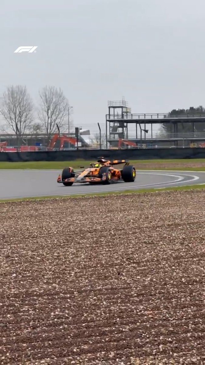 McLaren's MCL39 hits Silverstone Circuit 🇬🇧😍 #F1 McLaren Mastercard Formula 1 Team
