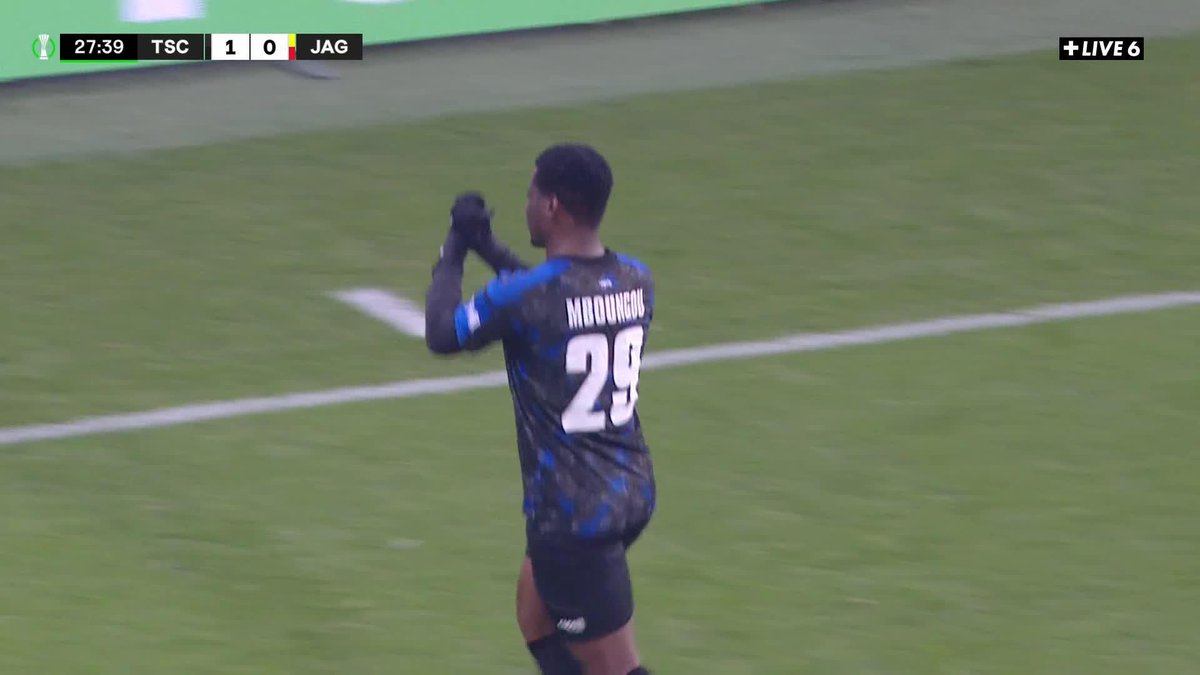 QUELLE FRAPPE DE PRESTIGE MBOUNGOU 💥 Crochet frappe pleine lucarne, un bonbon du Congolais pour commencer la soirée européenne 🍬 #UECL