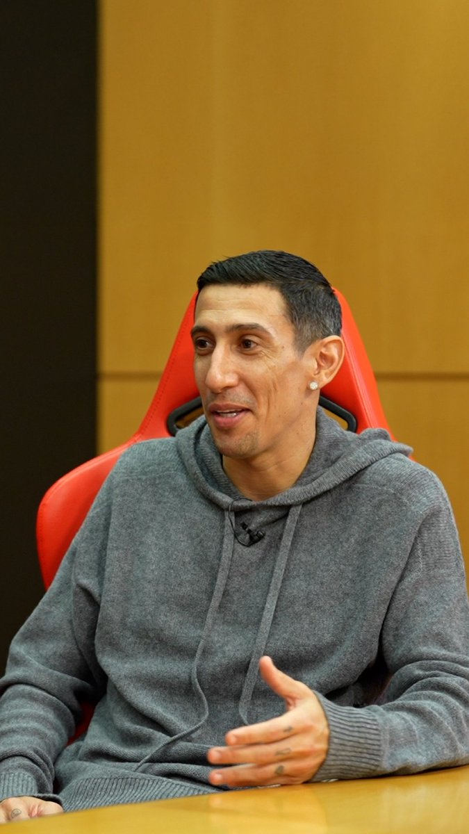 Angel Di Maria sur le sujet du GOAT 🐐🇦🇷🇵🇹 : « Ronaldo est tombé dans la mauvaise génération car il y a Messi qui a été touchée par la grâce ! Entre 8 Ballons D'Or et 5, il y a une grande différence. L'un a été champion du monde, l'autre non. »