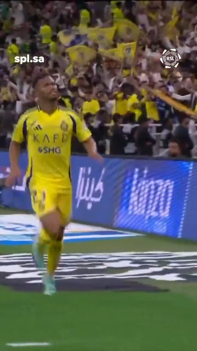 حاول مرتين.. أيمن يحيى يصر على التسجيل 🇸🇦⚽️ #دوري_روشن_السعودي | #الأهلي_النصر
