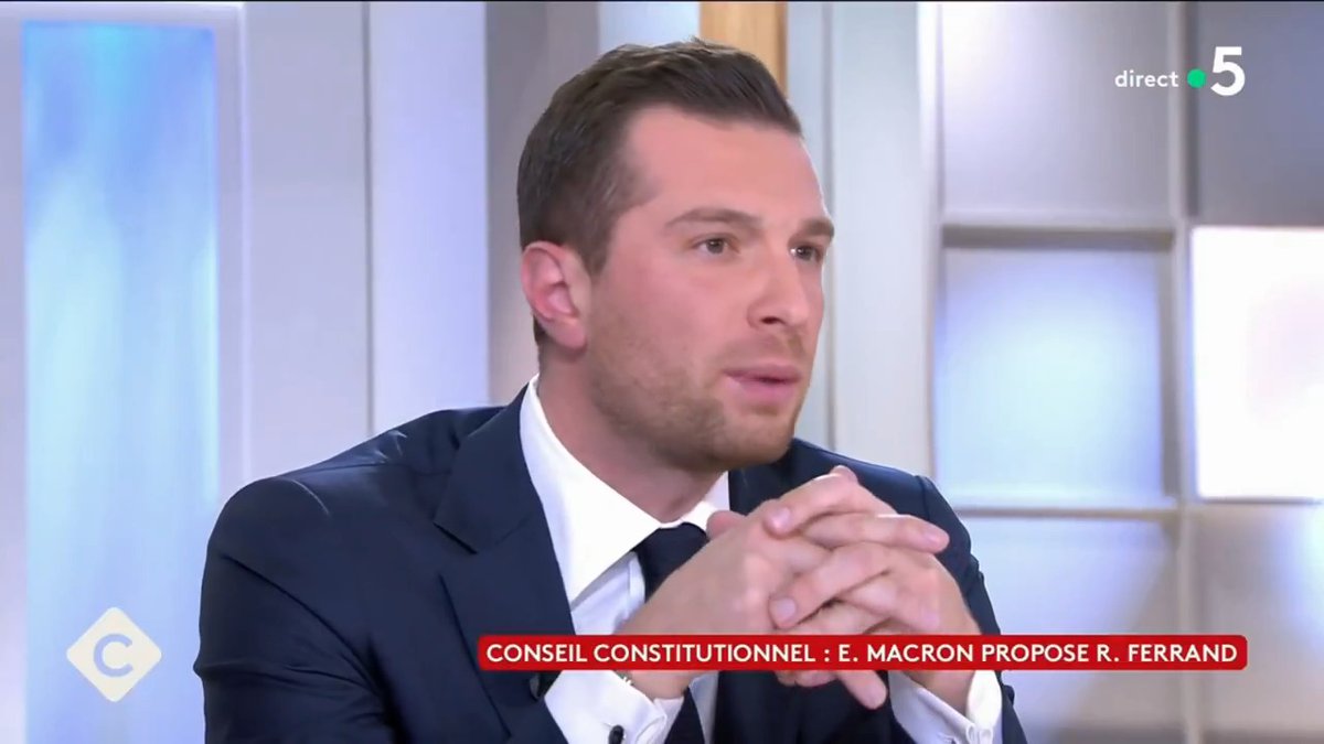 Un référendum sur l'immigration rentre parfaitement dans la définition donnée par l'article 11. Si demain nous arrivons à la tête du pays, la première mesure que nous pendrons, c'est le déclenchement d'un référendum sur le sujet migratoire. #CàVous