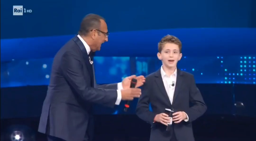 il bambino ha semplicemente aggiunto “uno dei veterani della competizione” e carlo conti l’ha fermato ☠️ #Sanremo2025