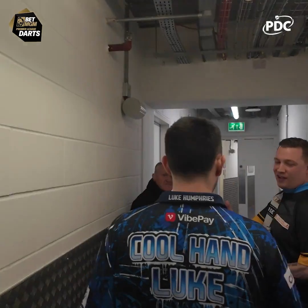 Sportsmanship. 🤝 #PLDarts25