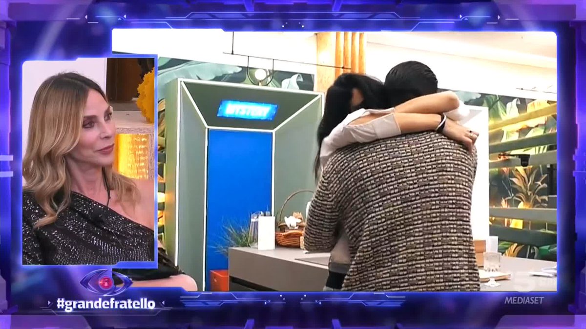 Tra Amanda e Federico sembra esserci un feeling speciale... ma alcuni inquilini hanno dei dubbi 💥 #GrandeFratello