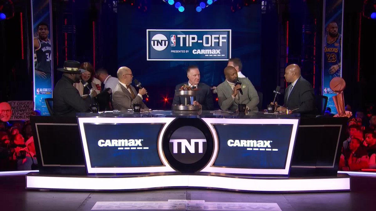 Chris Mullin tells the story of Chuck getting dunked on by Chris Webber 😂