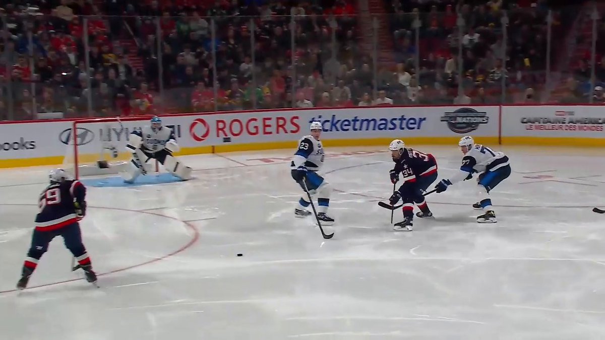 TWO GOALS IN 11 SECONDS 🚨🚨 The USA with a hot start to the third period! #4Nations 🇺🇸: ESPN & ESPN+ ➡️ 🇨🇦: Sportsnet or stream on Sportsnet+ ➡️
