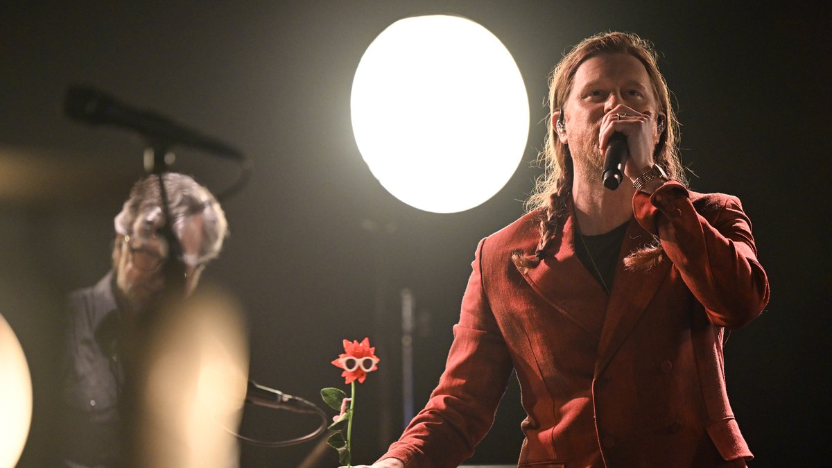 .The Lumineers perform “Same Old Song”! Watch the full performance ⬇️ #FallonTonight