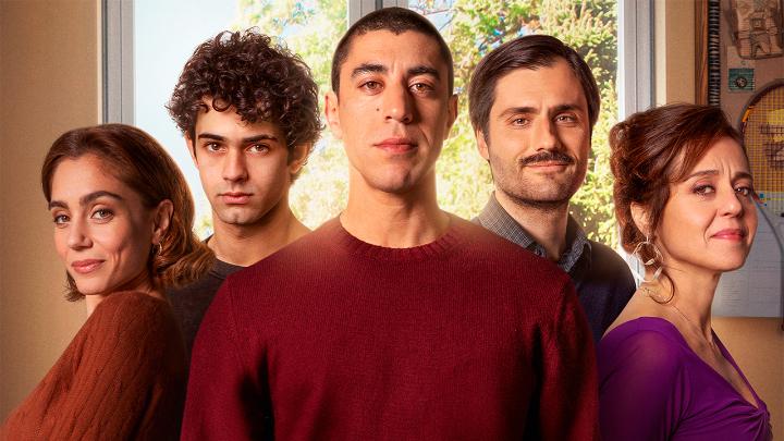 La sua famiglia non è pronta a vivere senza Fausto, ma lui li aiuterà a farlo. Storia della mia famiglia, la nuova serie con Eduardo Scarpetta, Massimiliano Caiazzo, Vanessa Scalera, Cristiana Dell'Anna e Antonio Gargiulo arriva il 19 febbraio solo su Netflix.