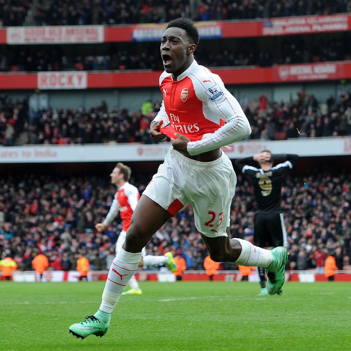 🎙️ "Jubilant scenes here at Emirates Stadium!" OTD in 2016, Danny Welbeck's last-gasp header ensured all three points against Leicester ✊