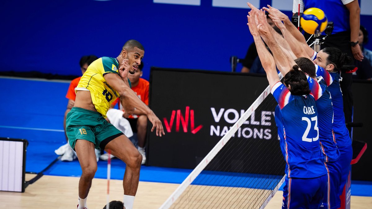๐ Feliz aniversรกrio, Lucarelli! ๐ง๐ท ๐ Happy birthday! ๐๐ฅ Wishing the Olympic champion a fantastic day filled with joy and celebration. ๐๐ฅณ ๐ #BePartOfTheGame #Volleyball #Volei