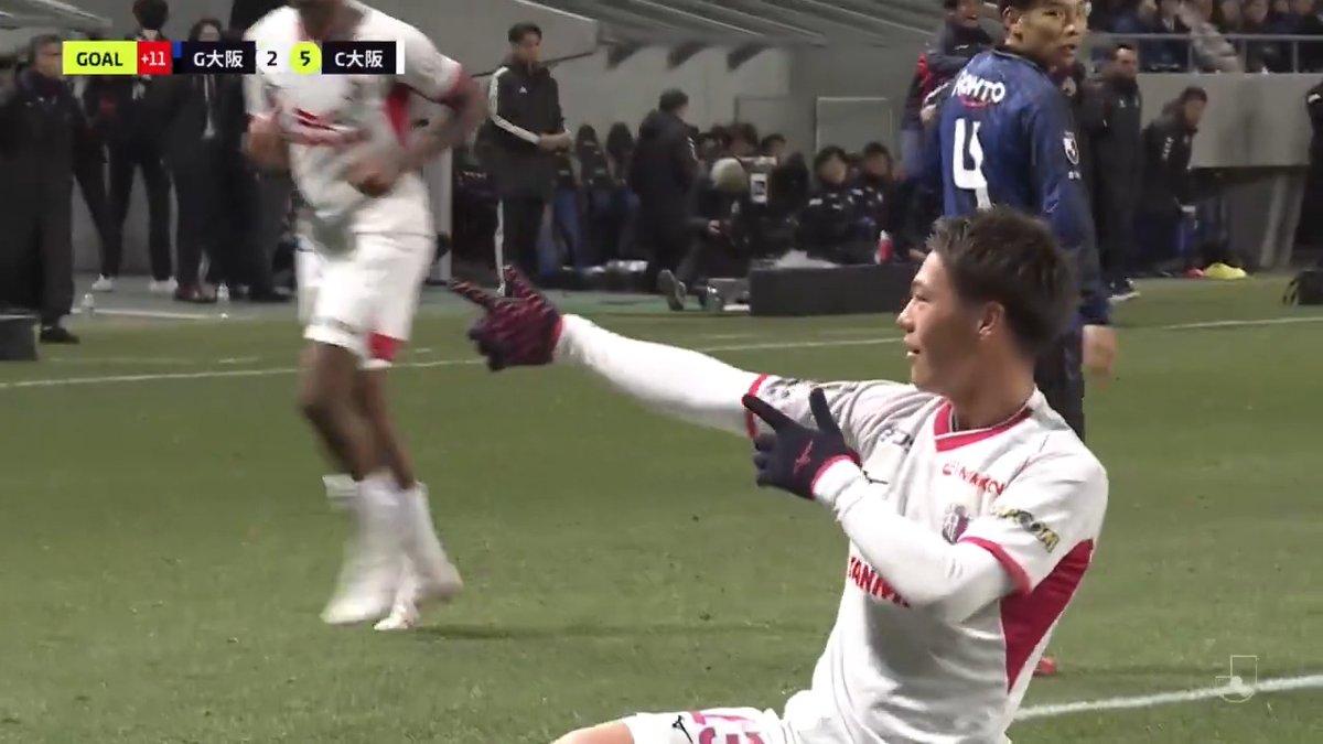 ドリブルでかわしてゴール✨️ セレッソ大阪に復帰した中島元彦がATダメ押し弾！ 🎦 ゴール動画 🏆 明治安田Ｊ１リーグ 第1節 🆚 Ｇ大阪vsＣ大阪 🔢 2-5 ⌚️ 90+4分 ⚽️ 中島 元彦（Ｃ大阪） #Ｊリーグ開幕