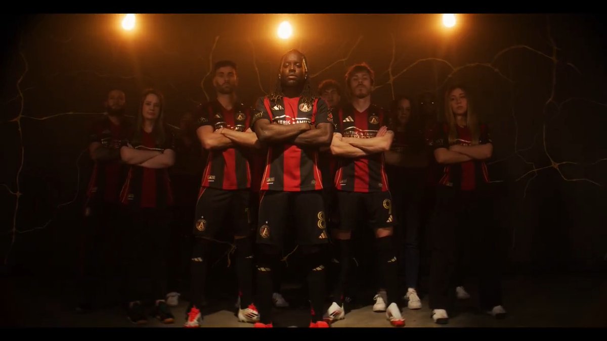 An unbreakable bond that drives us to conquer any challenge together. Introducing The Connector 🔴⚫️