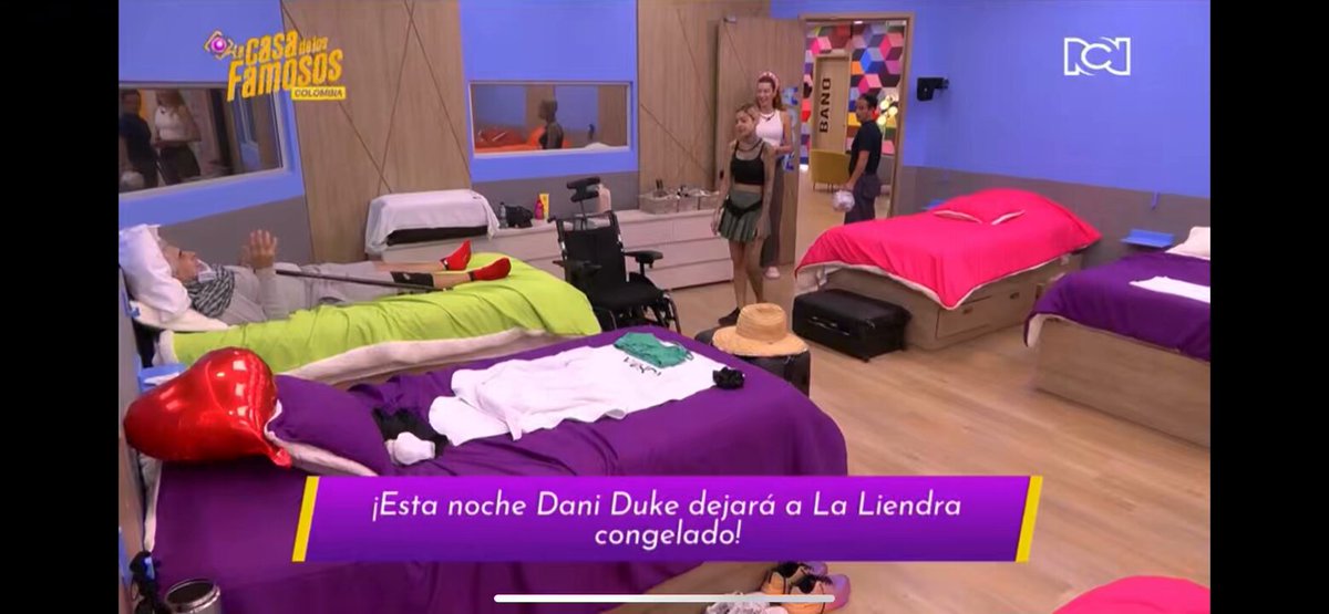 La primera reunión familiar del día es Don Mauricio quejándose con sus hijas Melissa y Norma de las brujas que se maquillan en su cuarto y arman escándalo. “Hoy amanecí con la malparidez activada” 🤣 #LaCasaDeLosFamososCol #LaCasaDeLosFamosoCol2