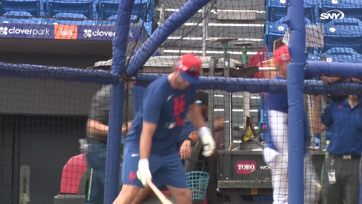 Jeff McNeil takes a round of batting practice