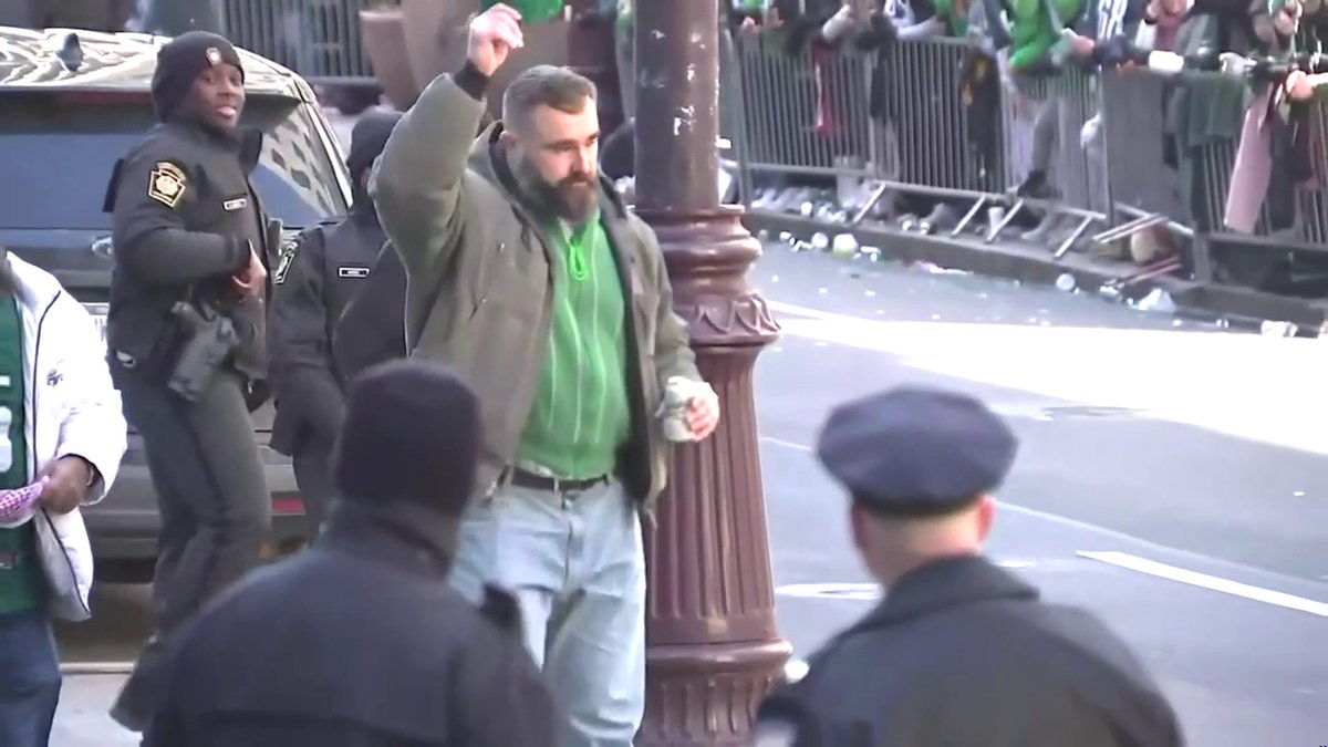 Jason Kelce is in Philly ready to celebrate with the Eagles! 🤩 via: WTFX