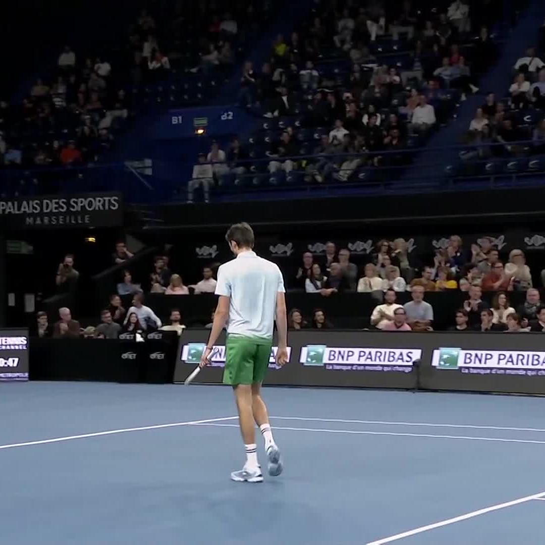 Daniil Medvedev jogando bem no ATP de Marseille e eu só consigo pensar se finalmente vamos ver o russo sendo bicampeão em algum torneio… Lembrando que ano passado ele fechou a temporada sem vencer títulos.