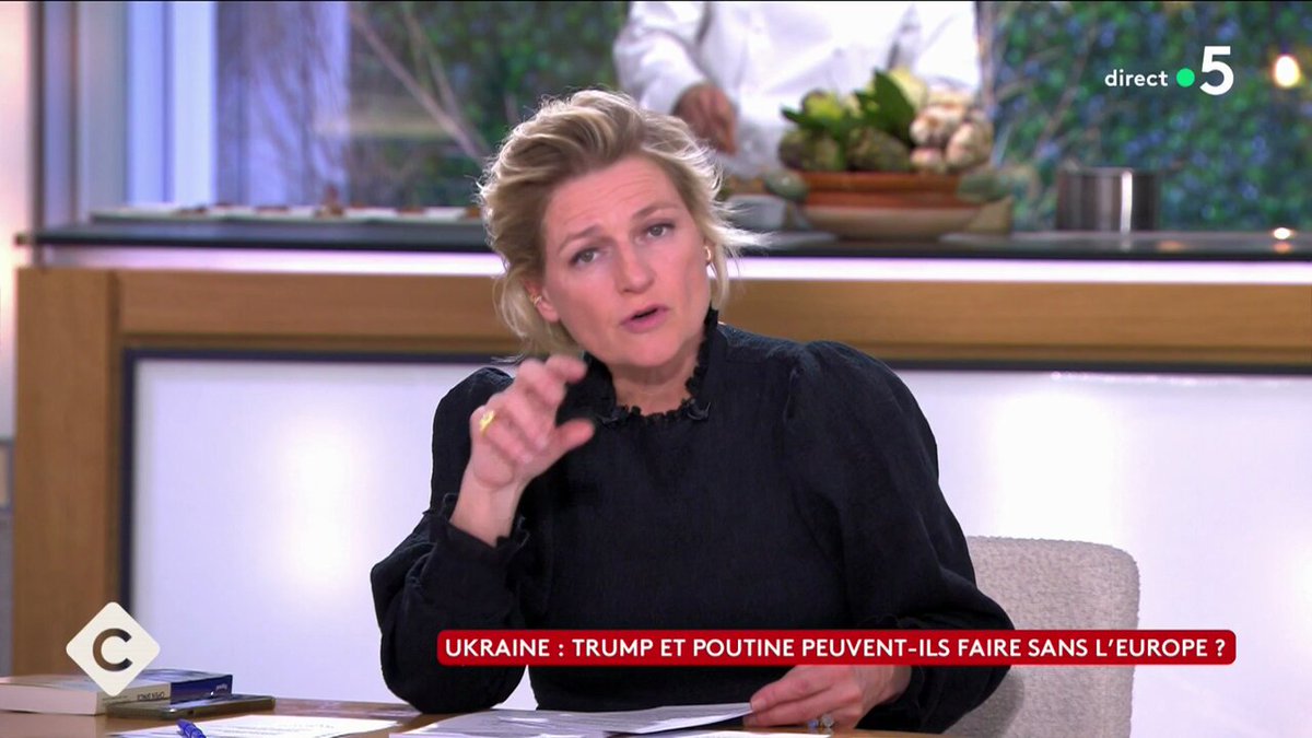 « Zelensky leur fait miroiter un accord sans le signer. J’ai une admiration qui ne cesse de croître pour cet homme. Face à une Amérique qui lui dit que l'indépendance est finie, il joue avec beaucoup d’intelligence. » Trump/Poutine : Zelensky isolé ? Bernard Guetta dans #CàVous