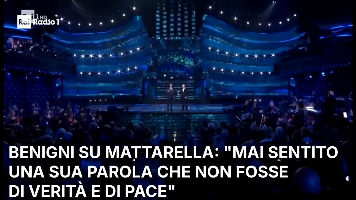 🔵#Sanremo2025 Dopo l'attacco di Mosca a #Mattarella, Roberto #Benigni, prima di congedarsi dal palco dell'Ariston, dedica un pensiero al nostro Capo dello Stato Diretta Rai1 RaiPlay Rai Radio2 #RobertoBenigni