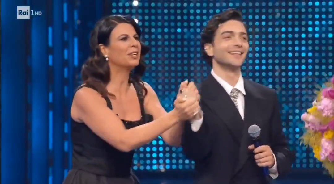"Il Volo dimostra che può cantare qualsiasi canzone e purtroppo lo fa" 💀 #Sanremo2025 #Geppi