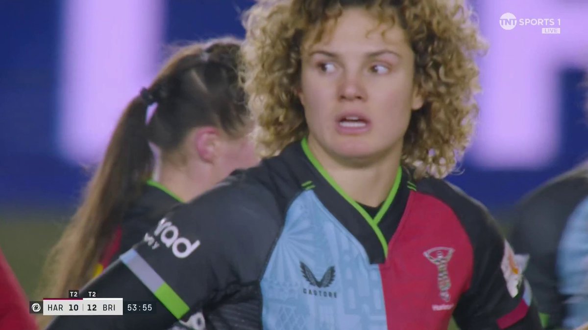 Ellie Kildunne gets her second try of the evening for Harlequins Women 🃏 in style 🤩 #PWR #HARvBRI