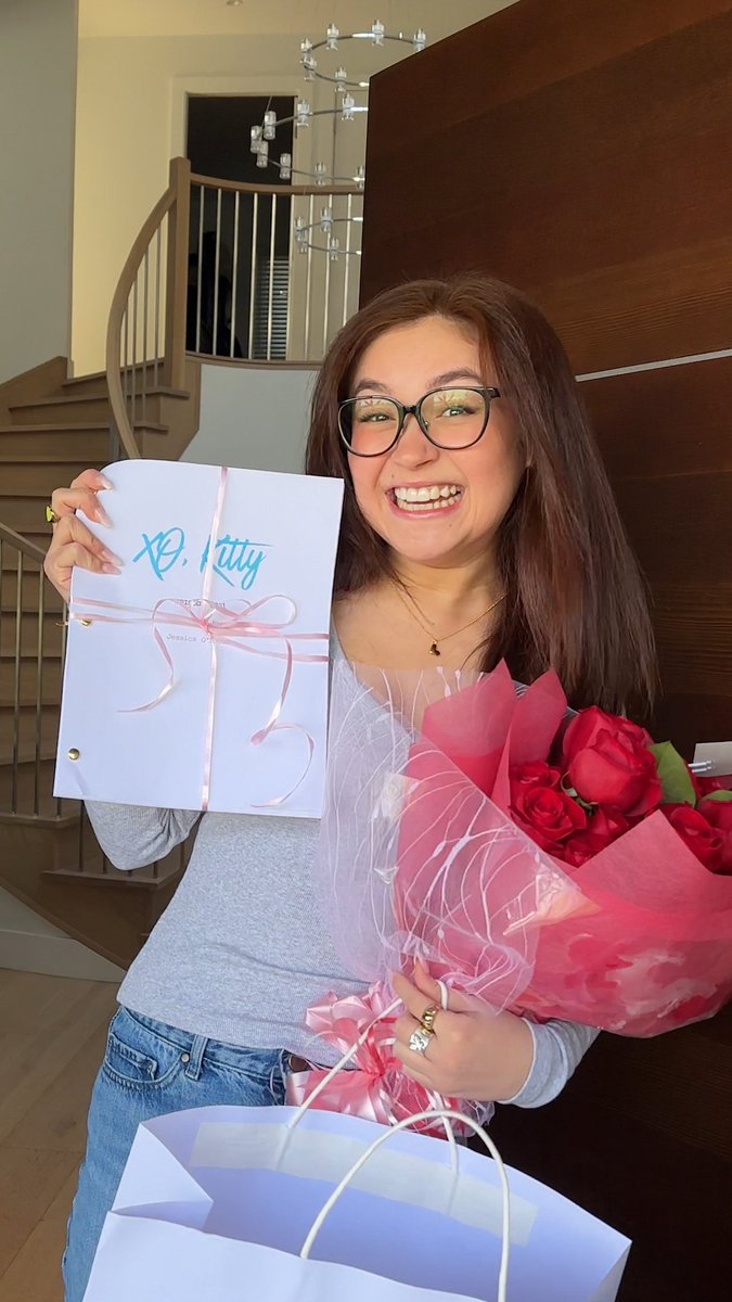 🥹💕 COM CARINHO, KITTY está OFICIALMENTE RENOVADA para a sua 3ª temporada! 🥹💕