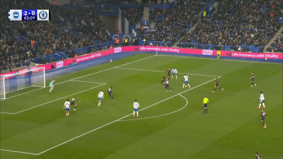 "It's as if Jörgensen wasn't there" 😬 Yankuba Minteh gets his second and puts Brighton three goals ahead 💥