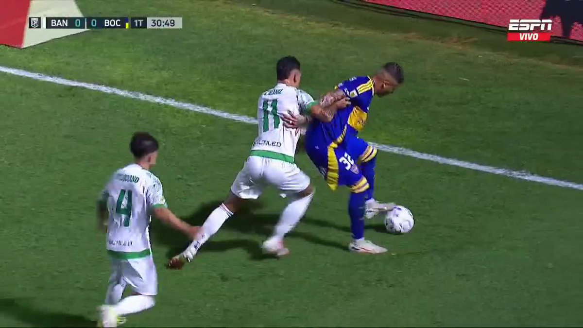 👏La salida 🔝 de AYRTON COSTA, contra DOS de BANFIELD.