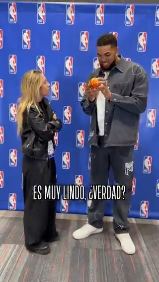 "Es un honor representar a República Dominicana este domingo" 🇩🇴 Mano a mano de Sofi Martinez con el dominicano Karl-Anthony Towns 😍 #NBAAllStar