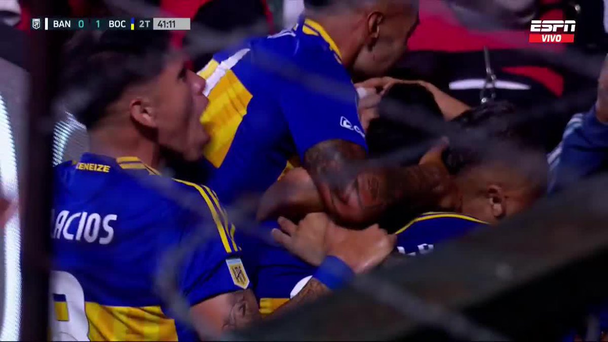Centro de Carlos Palacios y gol de Boca Juniors.