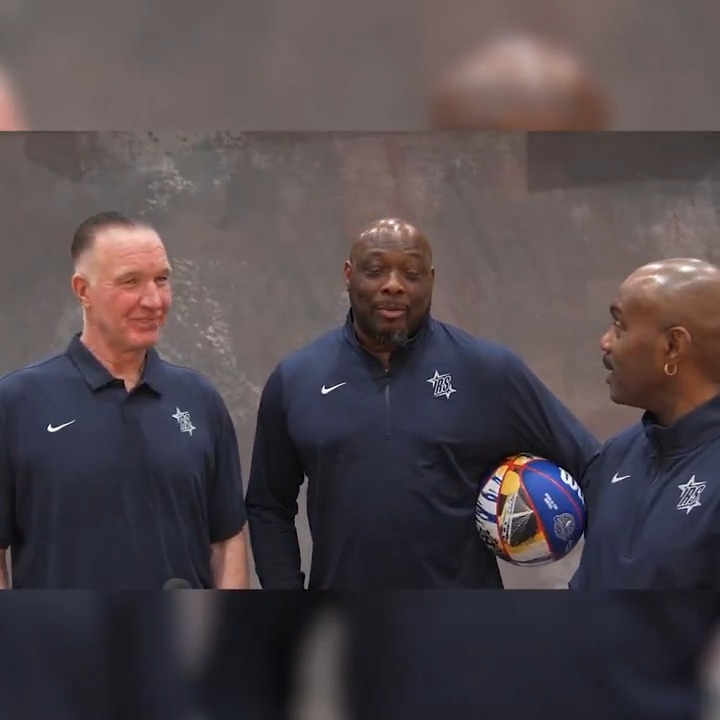 Coaching the Rising Stars Game tonight Tim Hardaway Mitch Richmond Chris Mullin