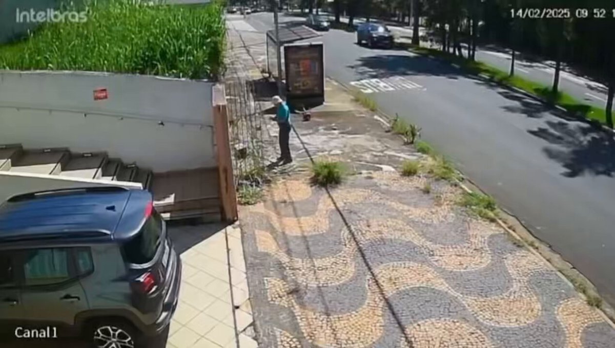 🚨BRASIL: Manobrista de loja decide dar uma voltinha no quarteirão e bate Ferrari avaliada em R$ 3,2 milhões em Campinas.