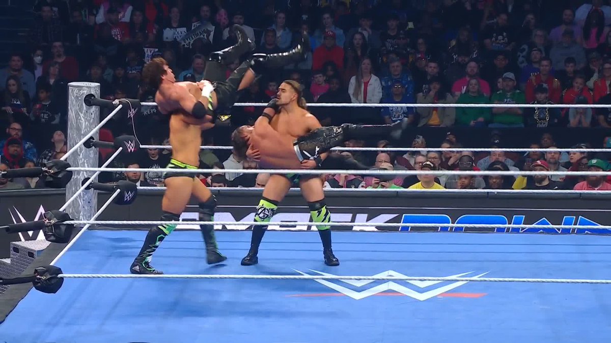 TWO FOR ONE! Los Garza is getting creative tonight 😮‍💨 #SmackDown