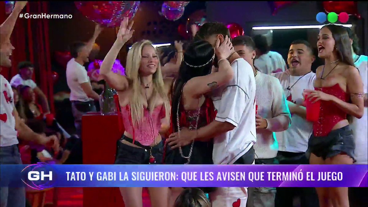 TATO BESO CON TODO A GABRIELA Y CALENTO A TODO EL PAIS.. NECESITAMOS VERLO GARCHAR.. #GranHermano