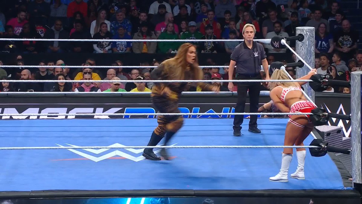 NO TIME WASTED! Nia Jax sent Tiffany Stratton FLYING 😳 #SmackDown