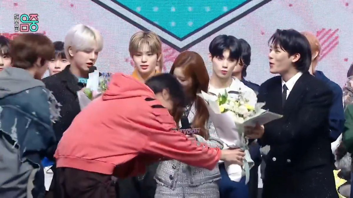 KickFlip's Juwang and Donghyeon bringing flowers to Sullyoon, Younghoon and Jungha as today is the last day of music core MC with bbangtori 🥺