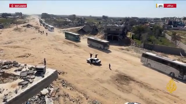 وصول حافلات تقل أسرى فلسطينيين محررين إلى قطاع #غزة #حرب_غزة #الأخبار
