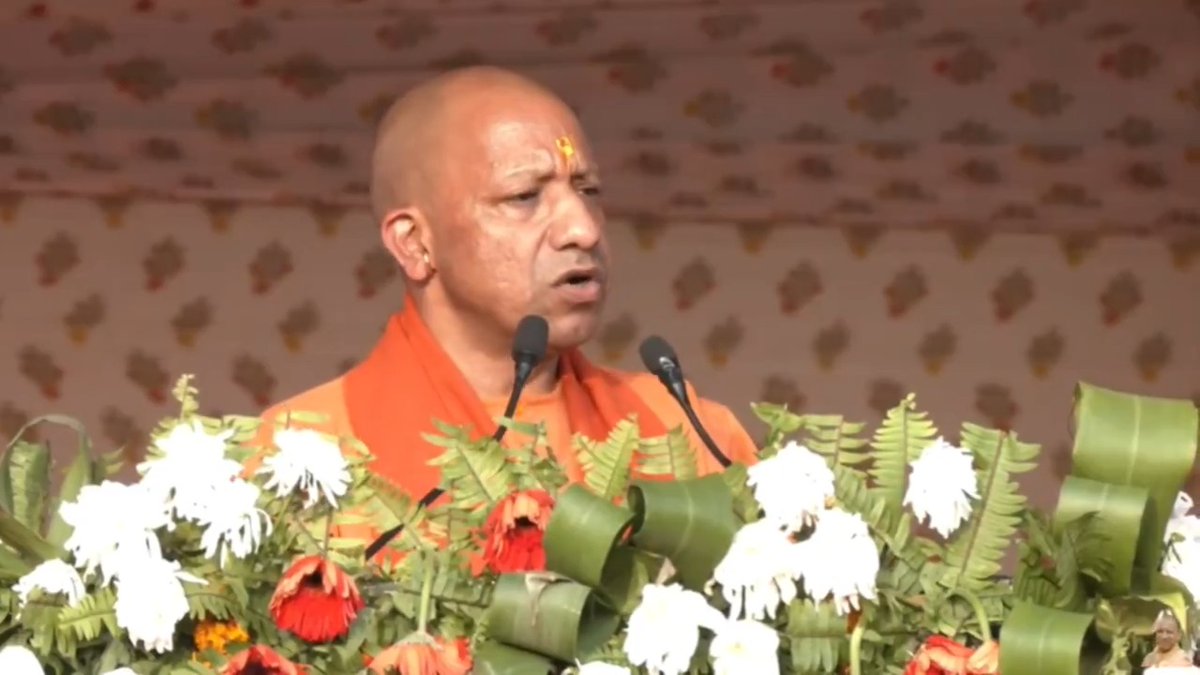 'एक भारत-श्रेष्ठ भारत' के जिस कार्यक्रम को सैकड़ों वर्ष पहले केरल से निकले हुए संन्यासी जगद्गुरु आदि शंकराचार्य ने किया था, आज वही कार्य आदरणीय प्रधानमंत्री श्री Narendra Modi जी के नेतृत्व में काशी तमिल संगमम् करने जा रहा है...