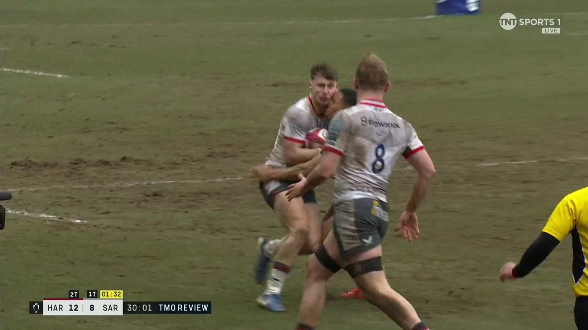 Yellow Card for Cleaves but both players are okay after a collision 🫣 #PremRugbyCup | #HARvSAR