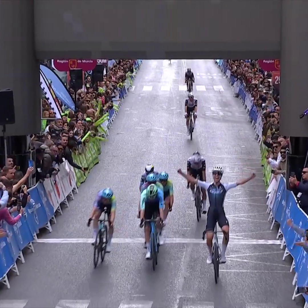 👊🏼🇨🇭 𝐍𝐎 𝐇𝐀𝐘 𝐂𝐇𝐑𝐈𝐒𝐓𝐄𝐍 𝐌𝐀𝐋𝐎 Fabio, hermano mayor de Jan, se lleva la Vuelta Ciclista a la Región de Murcia y le da la quinta del año a un @Q36_5ProCycling que aporrea la puerta de las Grandes Vueltas 🤯 #LaCasaDelCiclismo