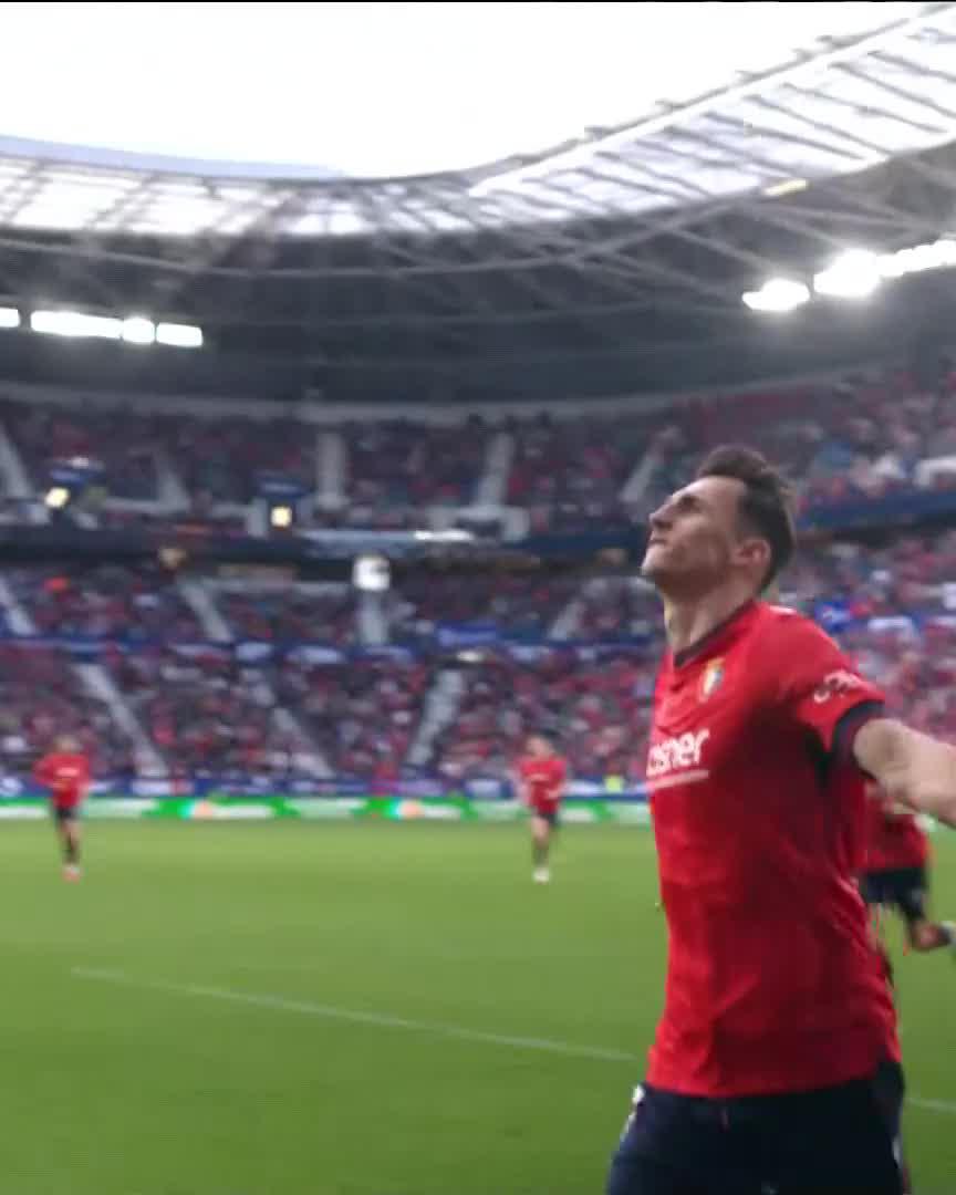❤️ El cisne rojillo. #LALIGAHighlights | #LALIGAEASPORTS